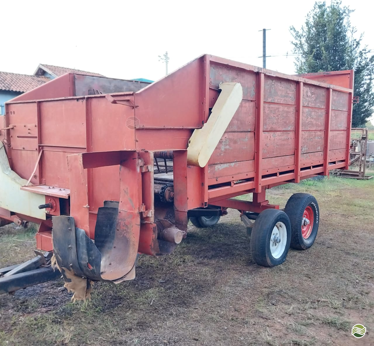 IMPLEMENTOS AGRICOLAS VAGAO FORRAGEIRO VAGÃO FORRAGEIRO Marcão Tratores UBERABA MINAS GERAIS MG